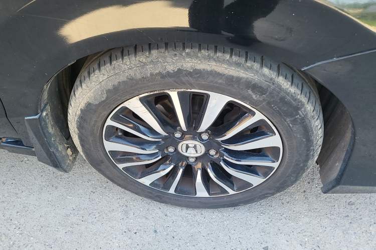 Used Honda Crider 2015 1.8L automatic luxury edition Right Front Wheel Hub