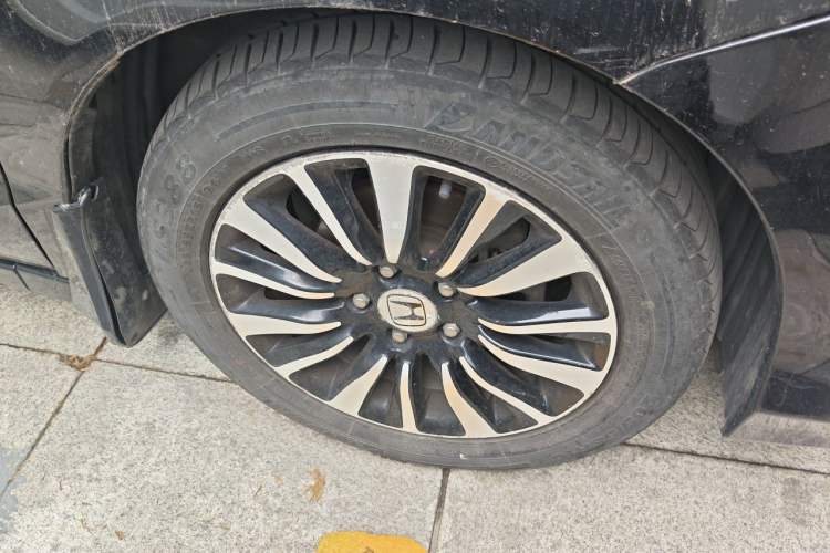 Used Honda Crider 2015 1.8L automatic luxury edition Right Front Wheel Hub