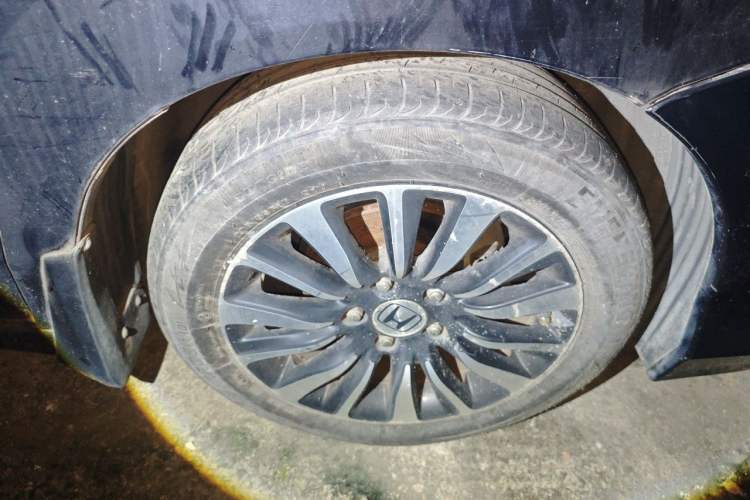 Used Honda Crider 2015 1.8L automatic comfort version Right Front Wheel Hub
