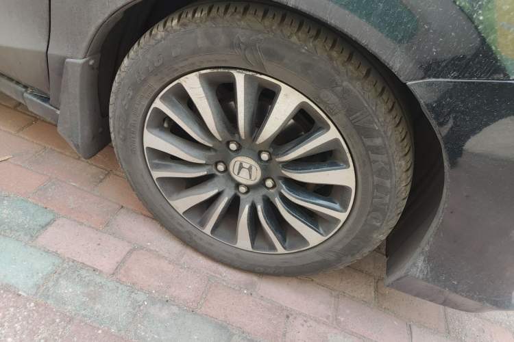 Used Honda Crider 2015 1.8L automatic luxury edition Right Front Wheel Hub