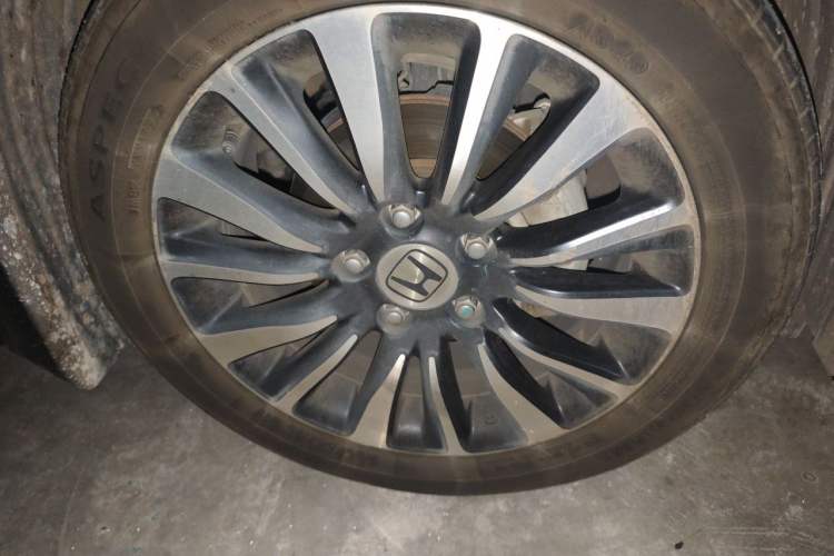Used Honda Crider 2015 1.8L automatic comfort version Right Front Wheel Hub