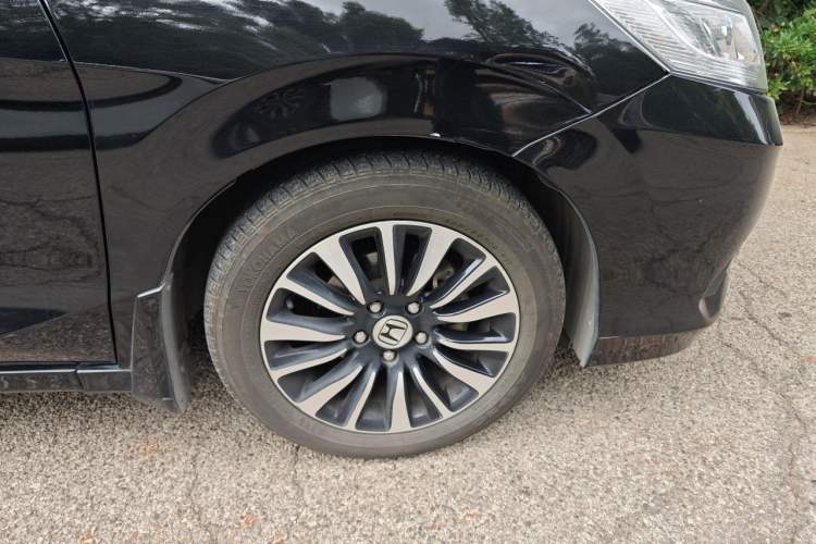 Used Honda Crider 2015 1.8L automatic luxury edition Right Front Wheel Hub