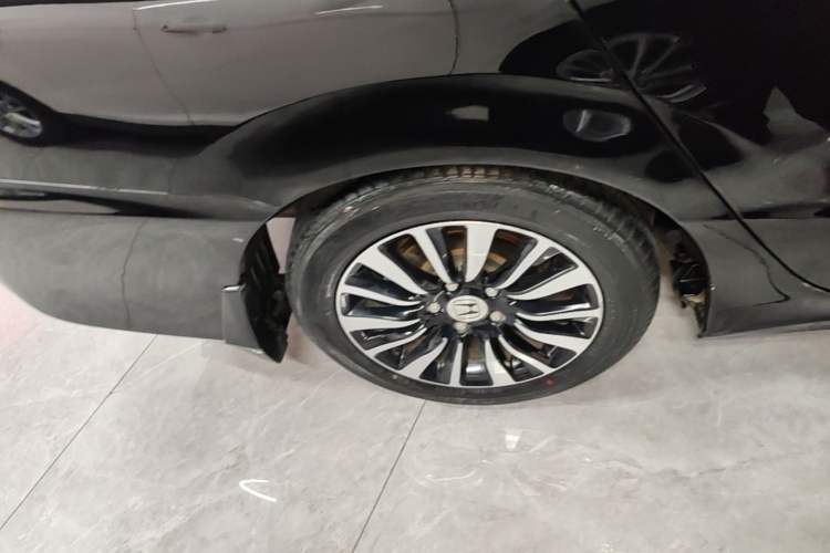 Used Honda Crider 2015 1.8L automatic luxury edition Right Rear Wheel Hub