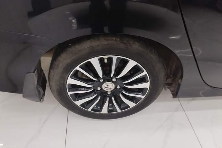 Used Honda Crider 2015 1.8L automatic luxury edition Right Rear Wheel Hub