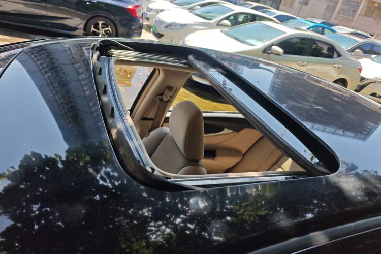 Used Honda Crider 2015 1.8L automatic luxury edition Roof