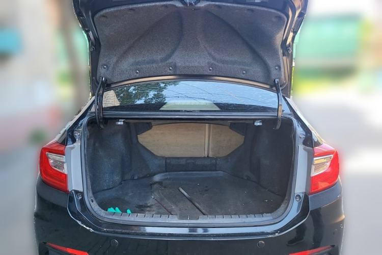 Used Honda Crider 2015 1.8L automatic luxury edition Trunk