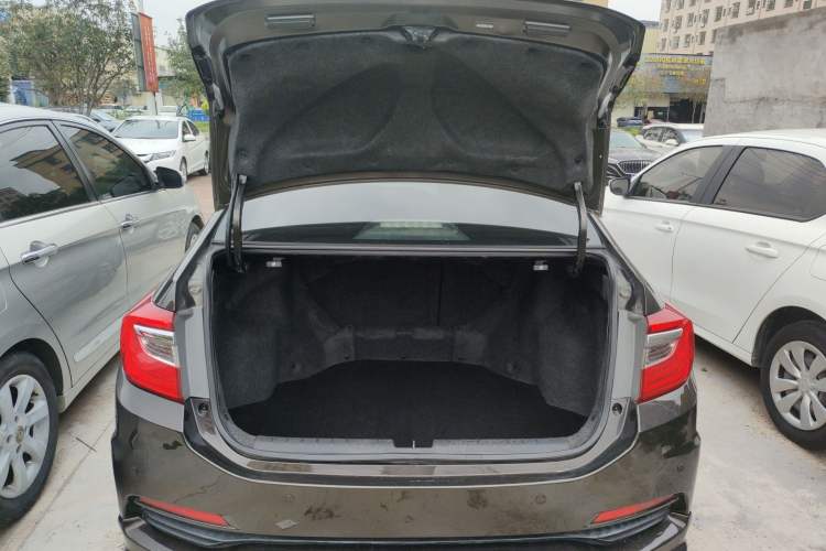 Used Honda Crider 2015 1.8L automatic comfort version Trunk