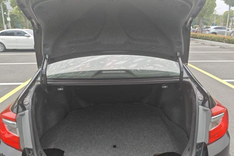 Used Honda Crider 2015 1.8L automatic luxury edition Trunk