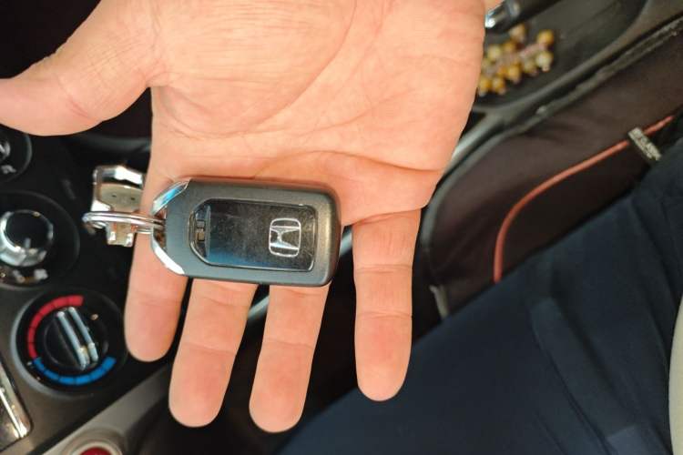 Used Honda Crider 2015 1.8L automatic luxury edition Vehicle Key