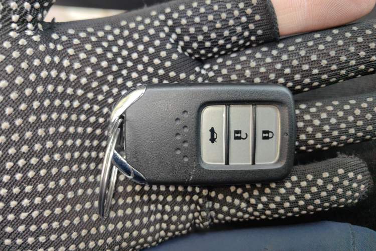 Used Honda Crider 2015 1.8L automatic luxury edition Vehicle Key