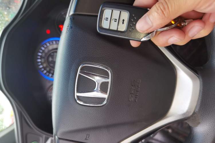 Used Honda Crider 2015 1.8L automatic luxury edition Vehicle Key