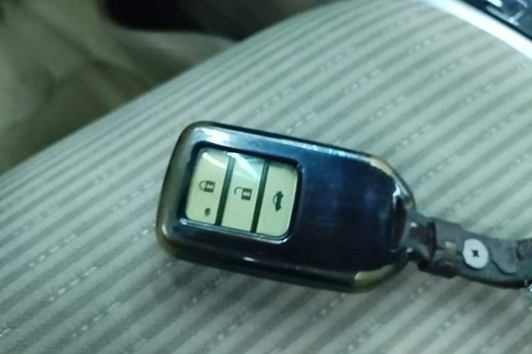 Used Honda Crider 2015 1.8L automatic luxury edition Vehicle Key