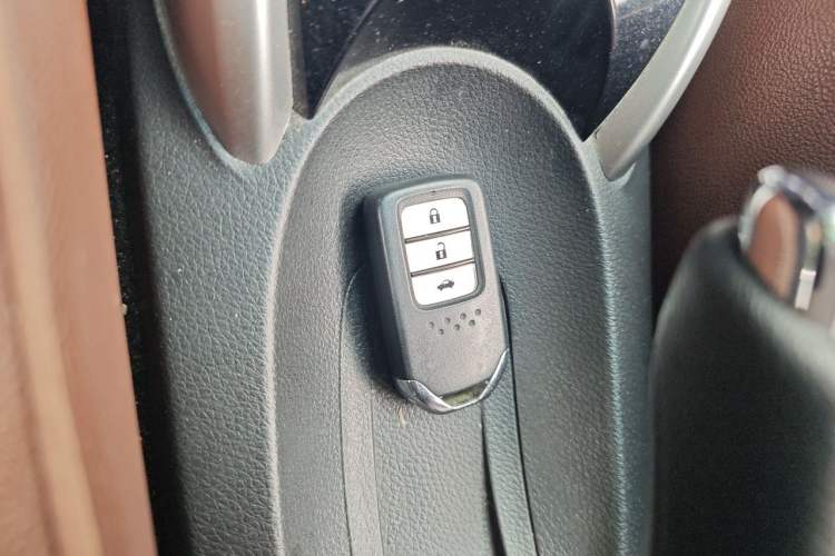 Used Honda Crider 2015 1.8L automatic luxury edition Vehicle Key