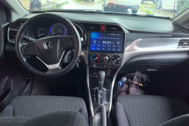 Used Honda Crider 2015 1.8L automatic comfort version Center Console