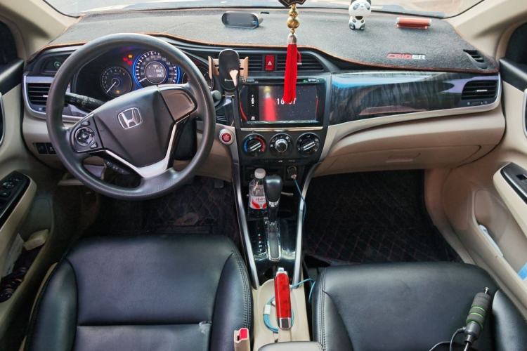 Used Honda Crider 2015 1.8L automatic luxury edition Center Console