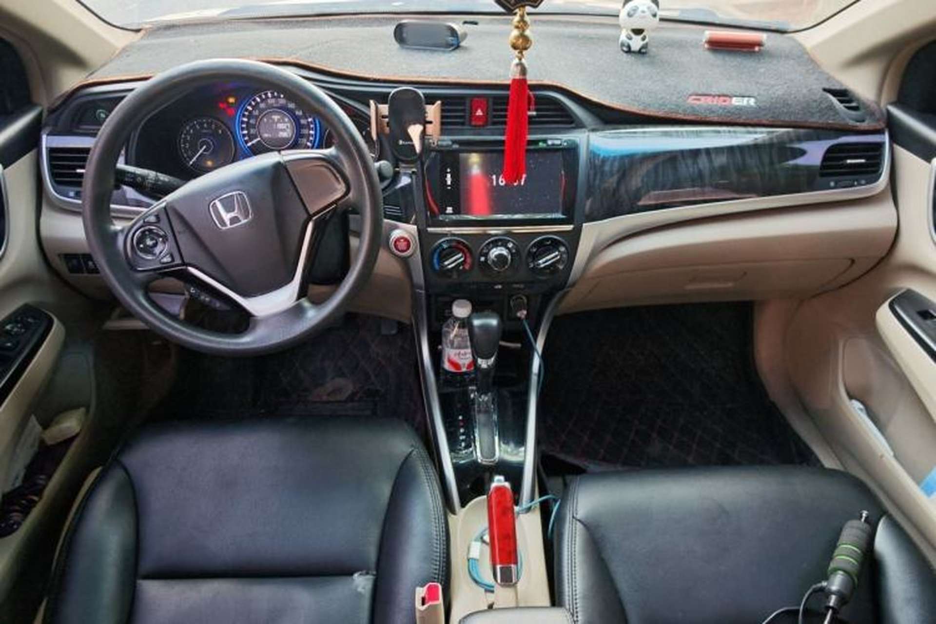 Used Honda Crider 2015 1.8L automatic luxury edition Center Console