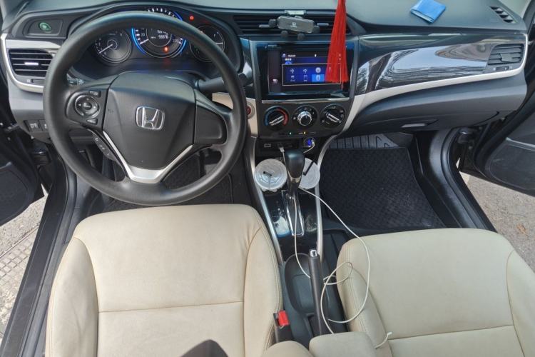 Used Honda Crider 2015 1.8L automatic luxury edition Center Console