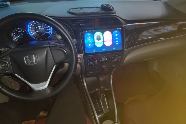 Used Honda Crider 2015 1.8L automatic luxury edition Center Console