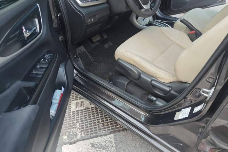 Used Honda Crider 2015 1.8L automatic luxury edition Driver Seat