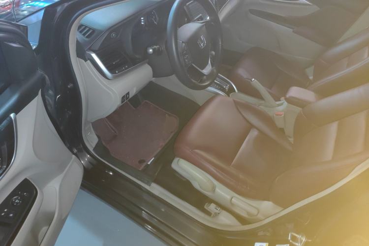 Used Honda Crider 2015 1.8L automatic luxury edition Driver Seat