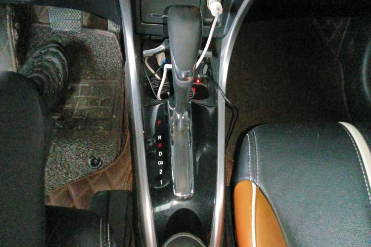 Used Honda Crider 2015 1.8L automatic luxury edition Gear Lever