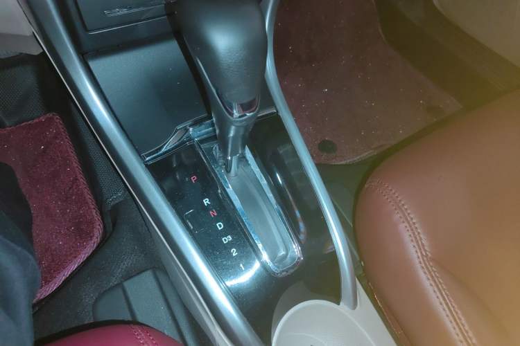 Used Honda Crider 2015 1.8L automatic luxury edition Gear Lever
