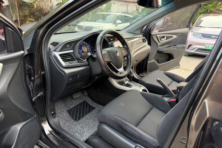 Used Honda Crider 2015 1.8L automatic comfort version Interior 2