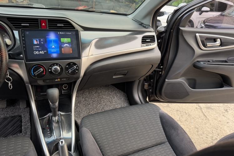 Used Honda Crider 2015 1.8L automatic comfort version Interior 3
