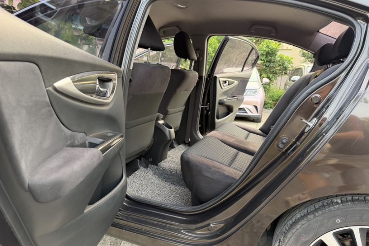 Used Honda Crider 2015 1.8L automatic comfort version Interior 6