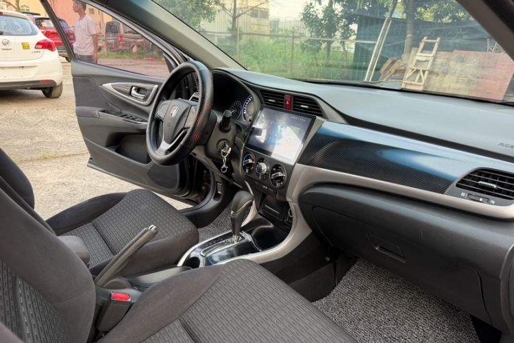Used Honda Crider 2015 1.8L automatic comfort version Interior 7