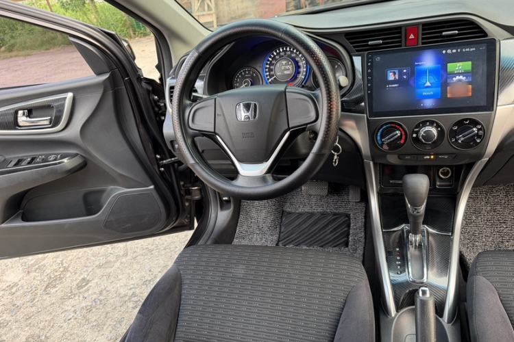 Used Honda Crider 2015 1.8L automatic comfort version Interior 8