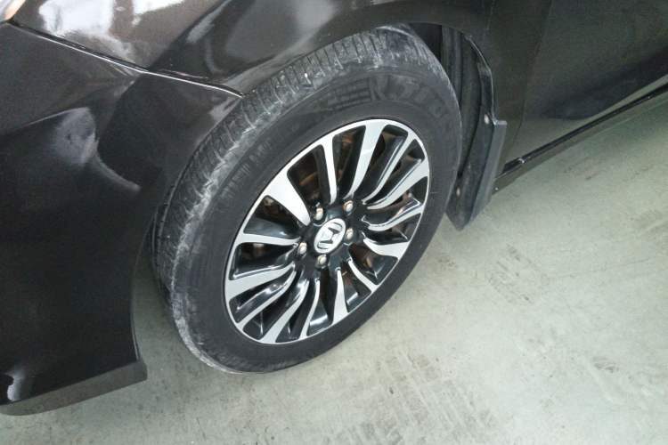 Used Honda Crider 2015 1.8L automatic luxury edition Left Front Wheel Hub