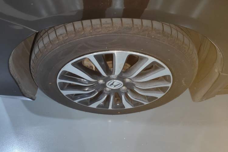 Used Honda Crider 2015 1.8L automatic luxury edition Left Front Wheel Hub