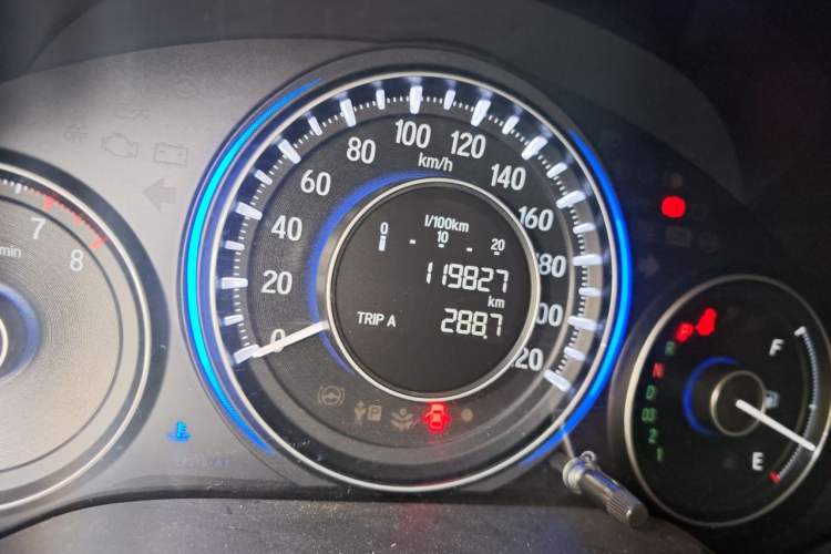 Used Honda Crider 2015 1.8L automatic luxury edition Odometer Close Up