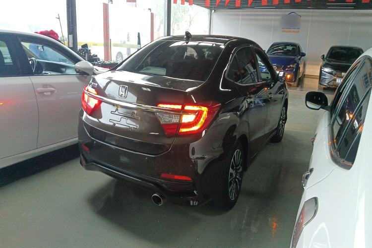 Used Honda Crider 2015 1.8L automatic luxury edition Rear Right 45 Deg