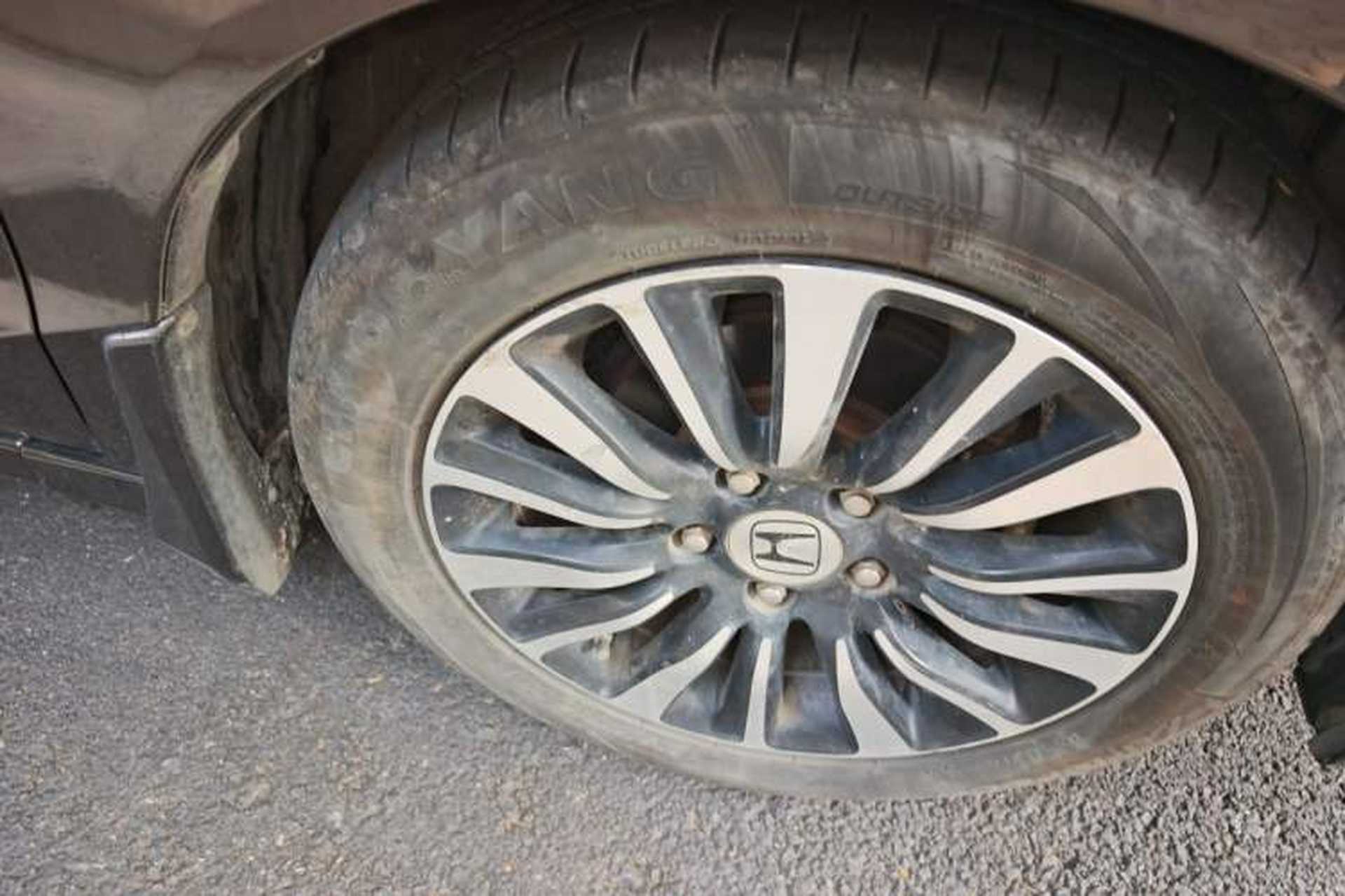 Used Honda Crider 2015 1.8L automatic luxury edition Right Front Wheel Hub