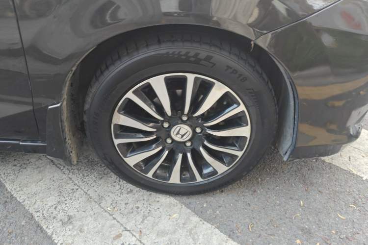 Used Honda Crider 2015 1.8L automatic luxury edition Right Front Wheel Hub