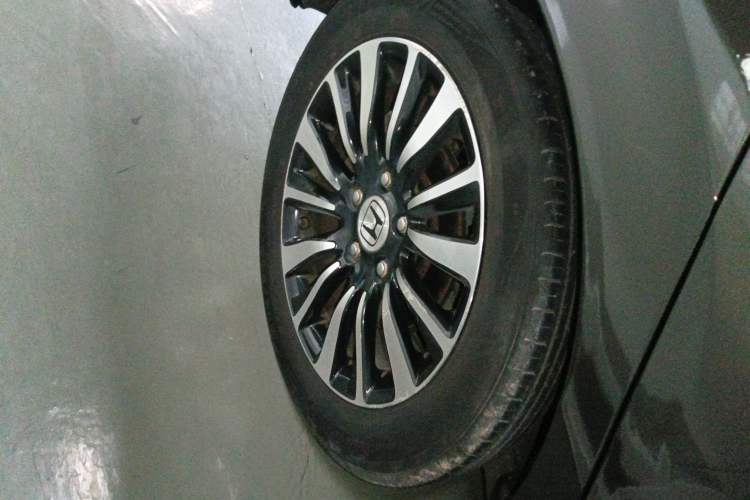 Used Honda Crider 2015 1.8L automatic luxury edition Right Rear Wheel Hub