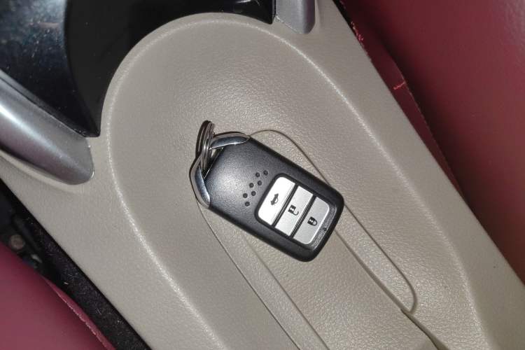Used Honda Crider 2015 1.8L automatic luxury edition Vehicle Key