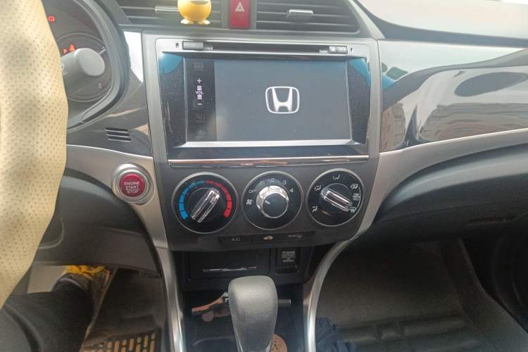 Used Honda Crider 2015 1.8L automatic luxury edition Audio And AC Panel