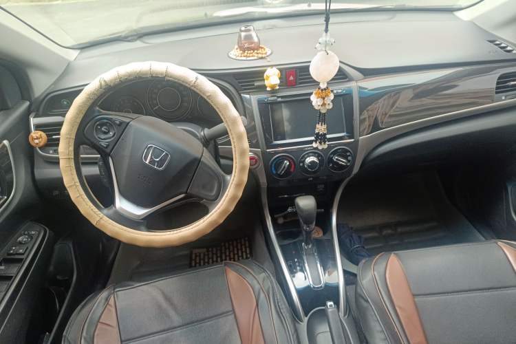 Used Honda Crider 2015 1.8L automatic luxury edition Center Console