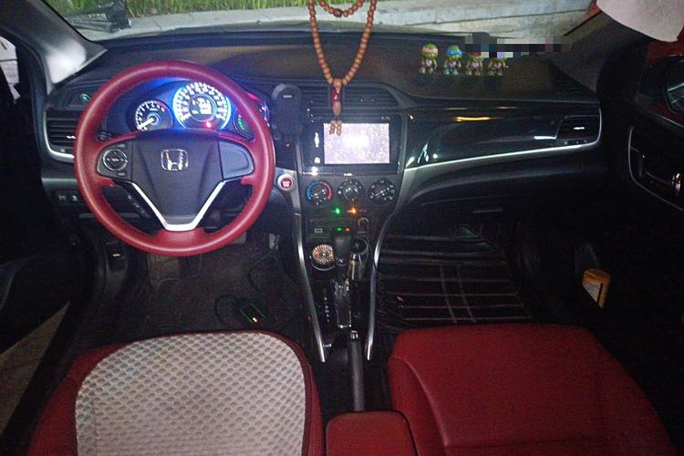 Used Honda Crider 2015 1.8L automatic luxury edition Center Console