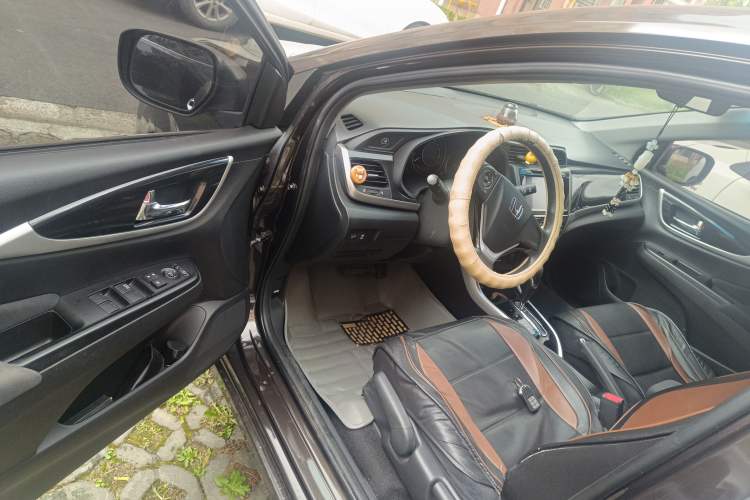 Used Honda Crider 2015 1.8L automatic luxury edition Driver Seat