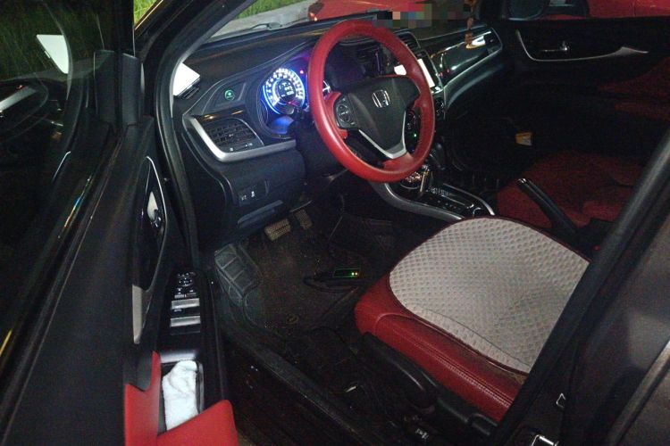 Used Honda Crider 2015 1.8L automatic luxury edition Driver Seat