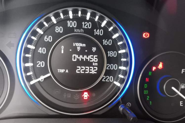 Used Honda Crider 2015 1.8L automatic luxury edition Odometer Close Up