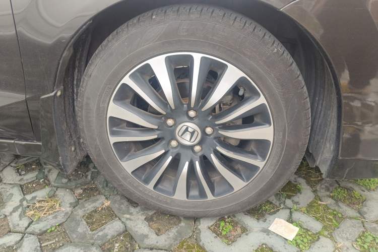 Used Honda Crider 2015 1.8L automatic luxury edition Right Front Wheel Hub