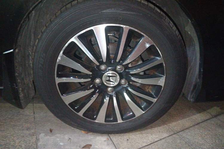 Used Honda Crider 2015 1.8L automatic luxury edition Right Front Wheel Hub
