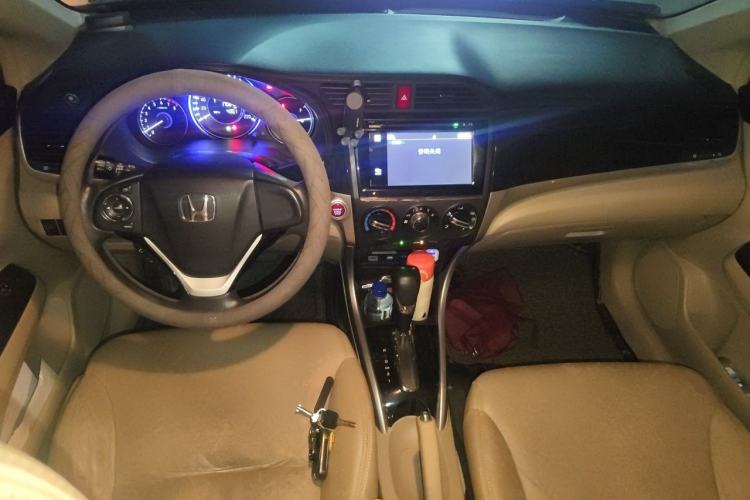 Used Honda Crider 2015 1.8L automatic luxury edition Center Console