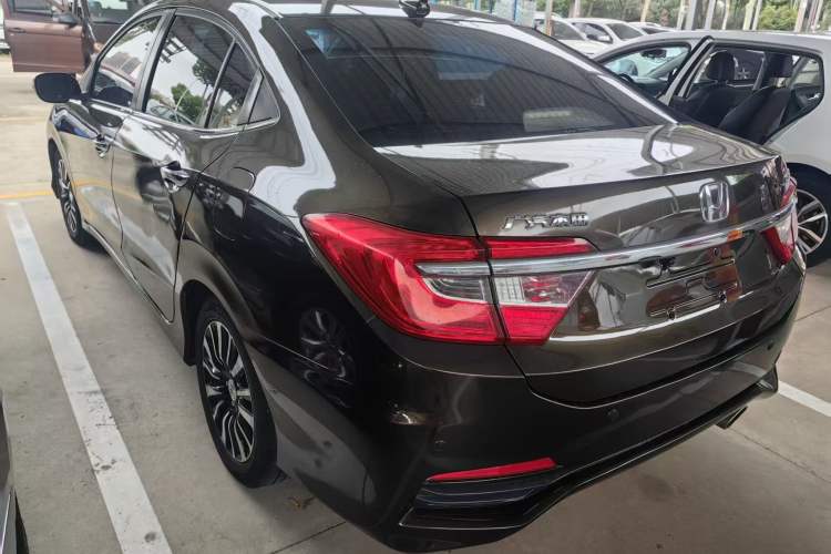 Used Honda Crider 2015 1.8L automatic luxury edition Exterior 3