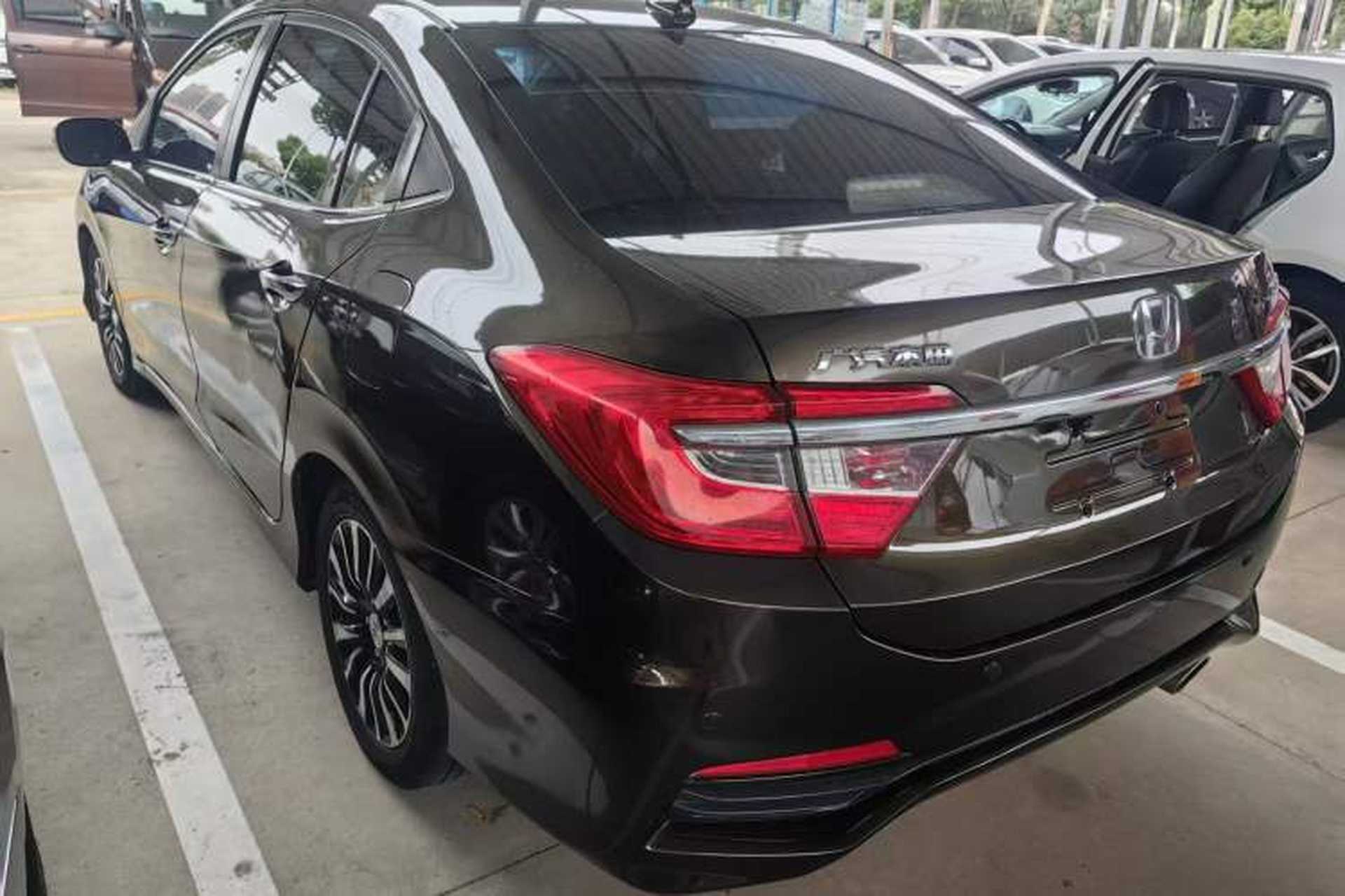 Used Honda Crider 2015 1.8L automatic luxury edition Exterior 3